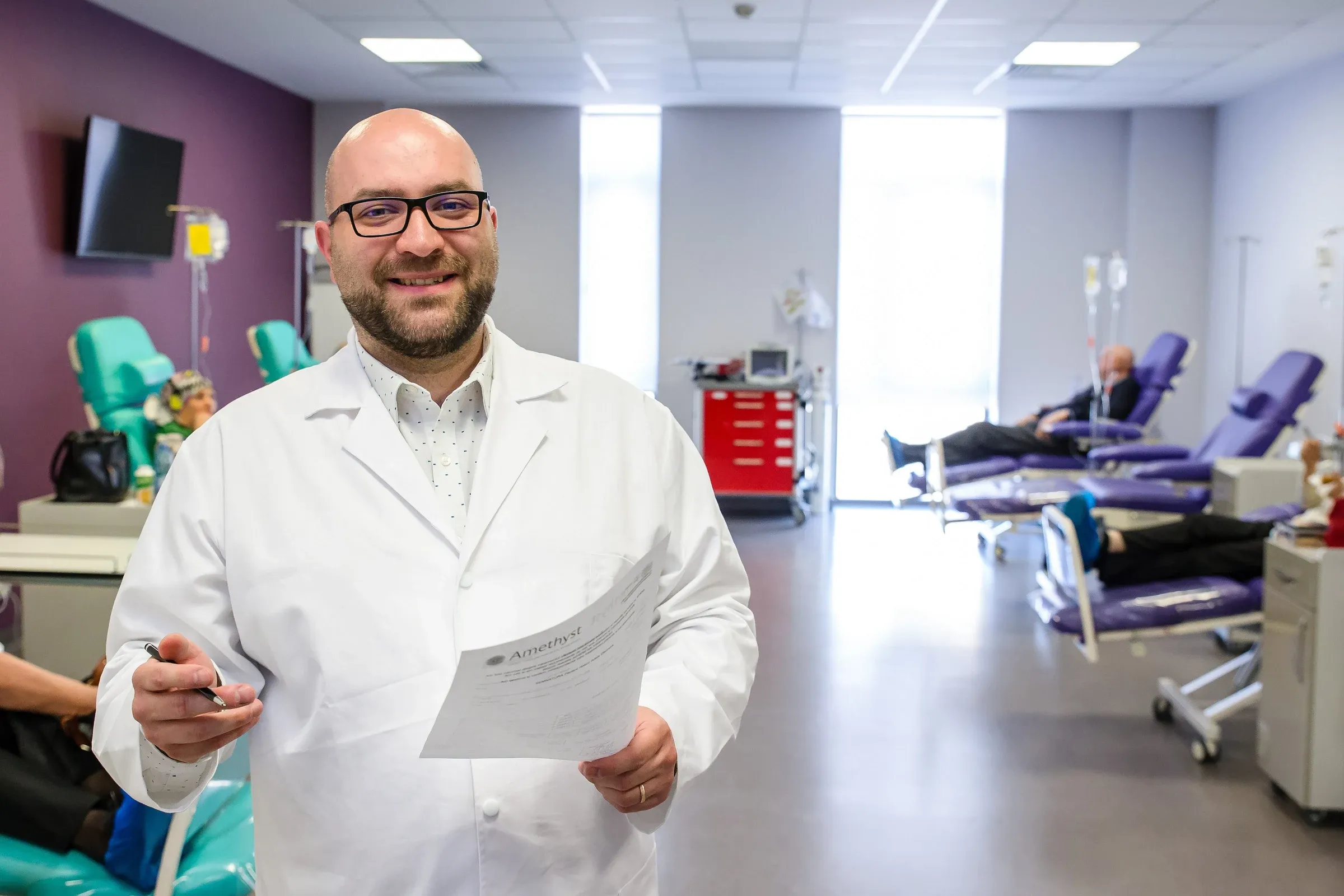 Dr. Andrei Ungureanu în secția de oncologie a Clinicii Amethyst din Cluj-Napoca